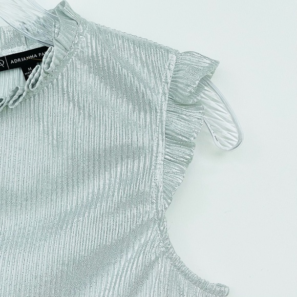 Adrianna Papell Metallic Silver Pleated Sleeveless Blouse Ruffle keyhole/Button - Picture 6 of 11